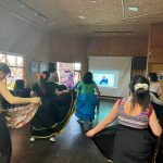 Clase de arte comunitario y tumbe afrodescendiente para el Taller Expresarte de PRODEMU Aysén